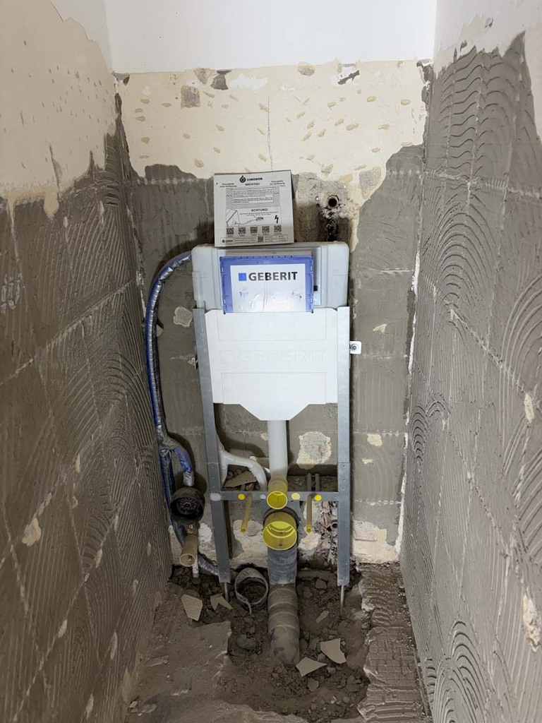 Entkernung WC durch Salzburger Bad & Wohnraum GMBH